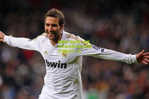 搜狐体育官方-制胜球+造红牌，桑蒂尼完美演绎中锋艺术助苏宁挺进下一轮